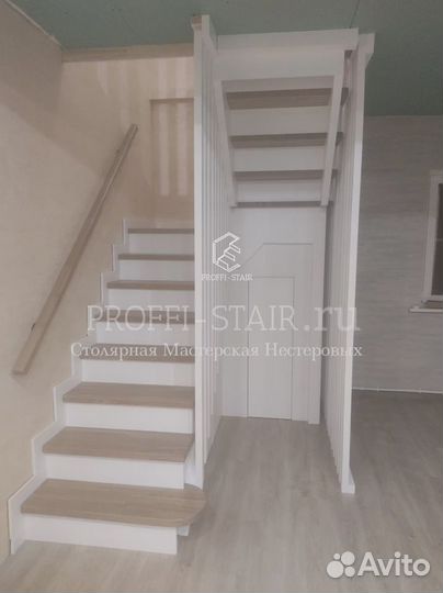 Деревянная лестница на 2 этаж в дом под заказ