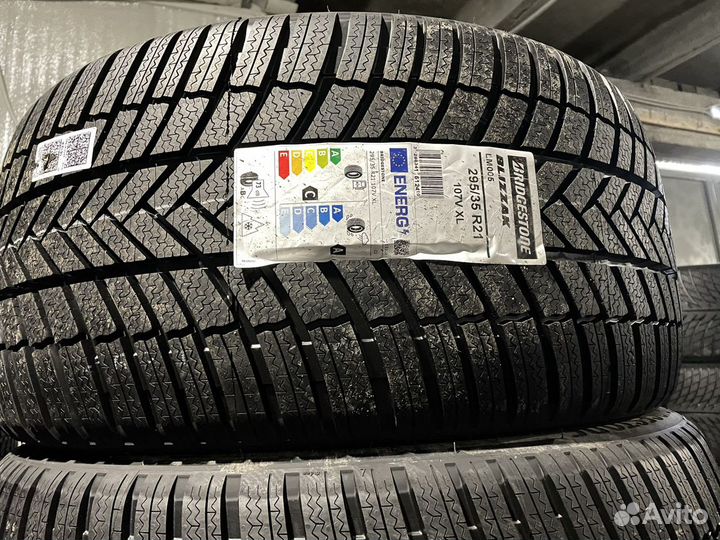 Bridgestone Blizzak LM-005 295/35 R21 и 315/35 R21 111V