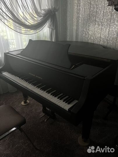 Рояль кабинетный