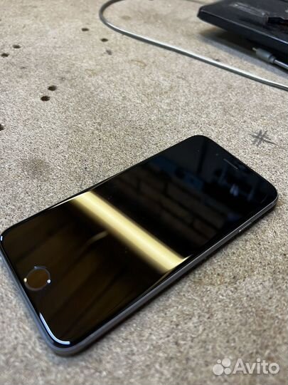 Телефон iPhone 6s
