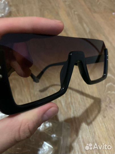 Очки солнечные фирменные