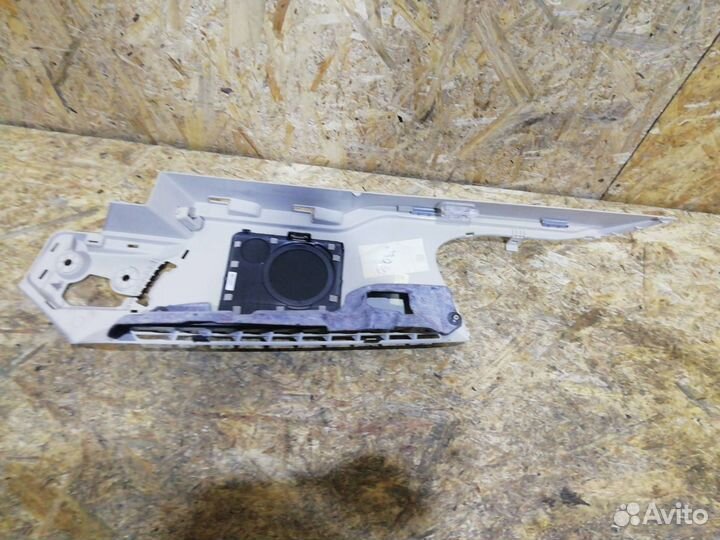 Обшивка отсека багажника правая Land Rover 4