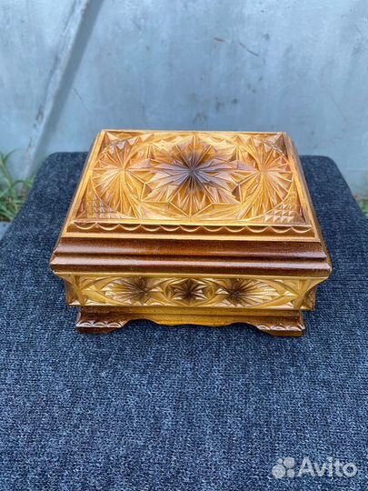 Шкатулка резная кедровая