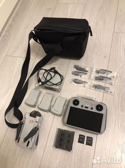 Квадрокоптер DJI Mini 3 Fly More Combo Plus