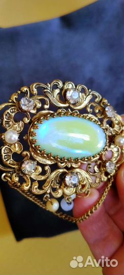 Брошь. Сатиновое стекло. Чехия. Винтаж