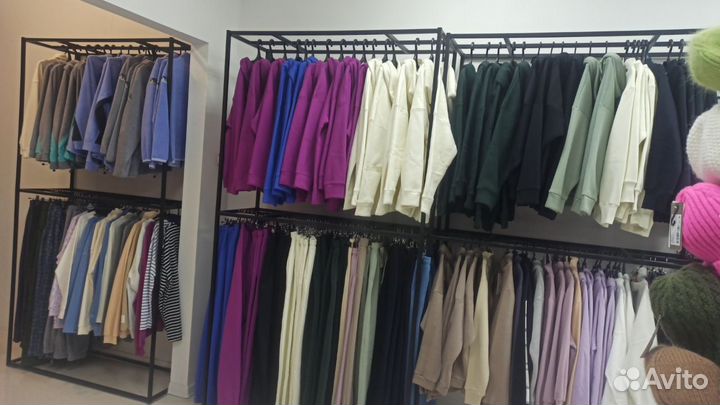 Торговое оборудование для магазина одежды
