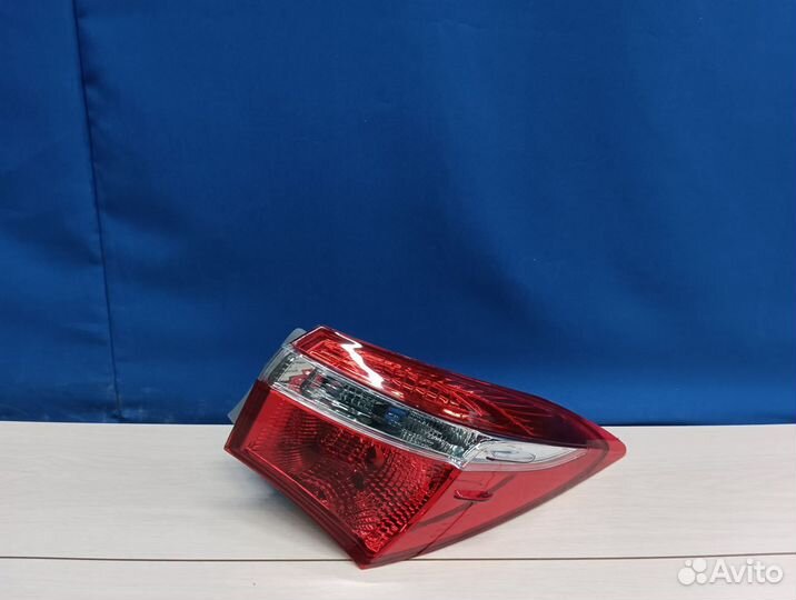Фонарь правый внешний Toyota Corolla 11 Е180 2013