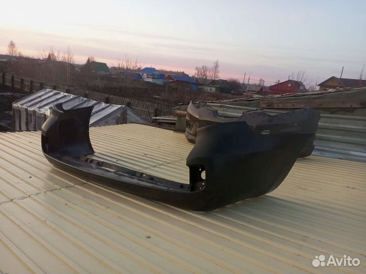 Продам задний бампер на ленд крузер 200