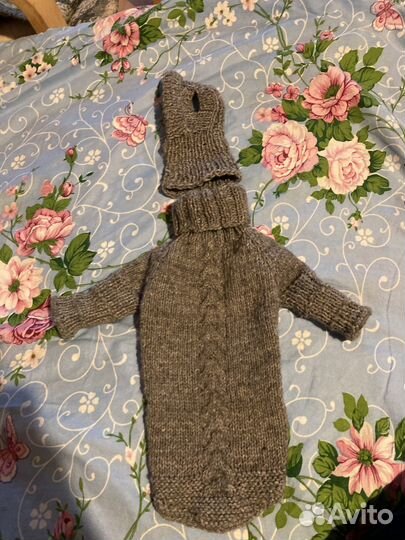 Теплые вязаные вещи для собаки или кота