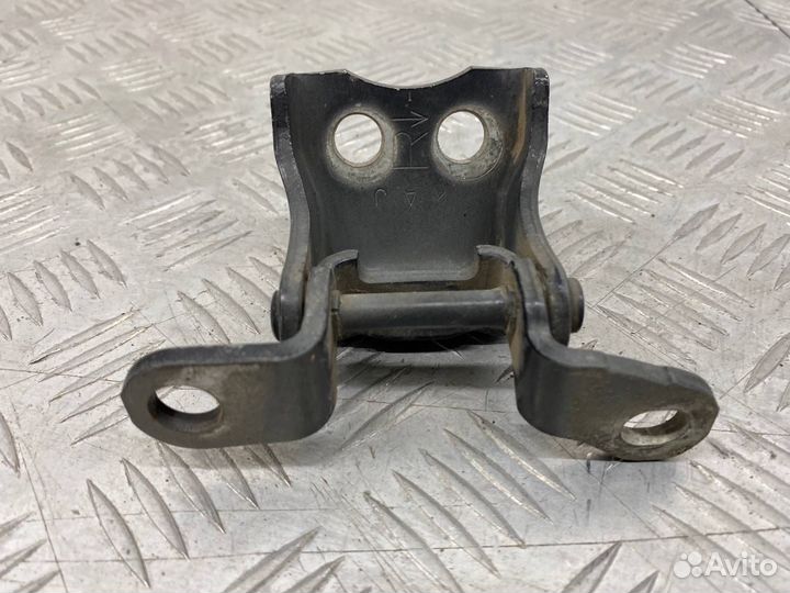 Б/У петля двери передний правый Honda Accord 8 CP1