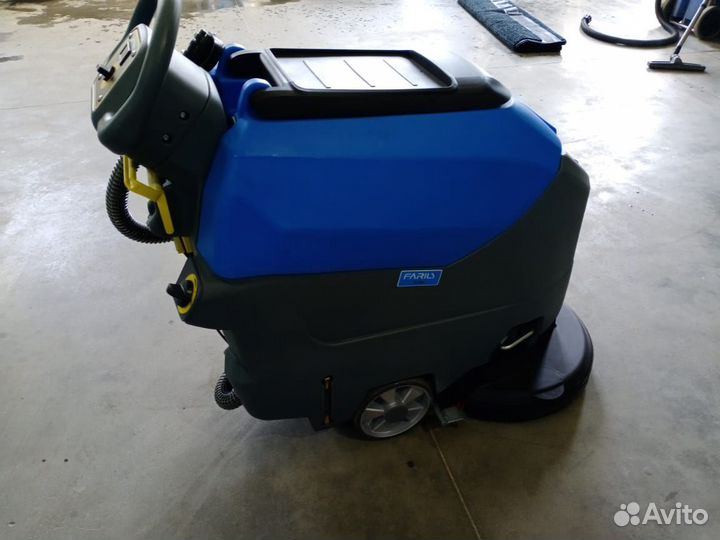 Аккумуляторная поломоечная машина новая 50 литров