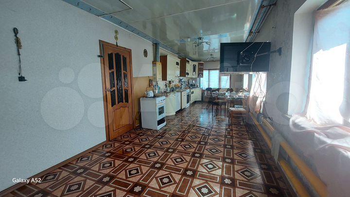 Дом 302 м² на участке 5,5 сот.