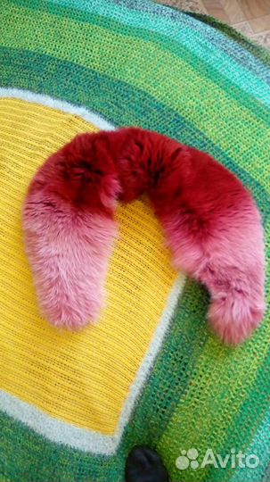 Воротник песцовый, выглядит богато, в идеальном со