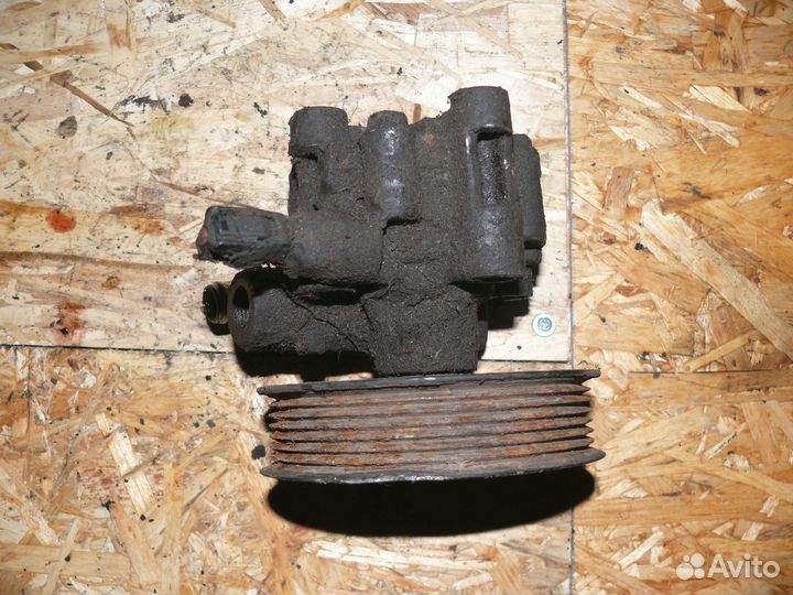 Насос гур Toyota Ipsum 2001 г 2,4 л 2AZ