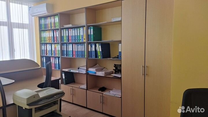 Офисная мебель (столы, шкафы, тумбы, диван)