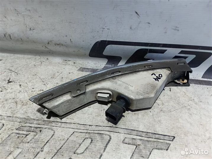 Поворотник передний левый Volkswagen Passat B6 2.0