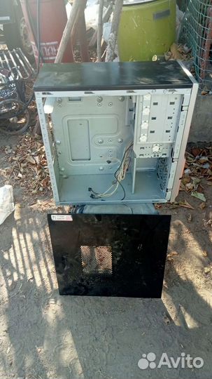 Корпус и материнские платы и монитор