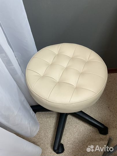 Стул на колесиках