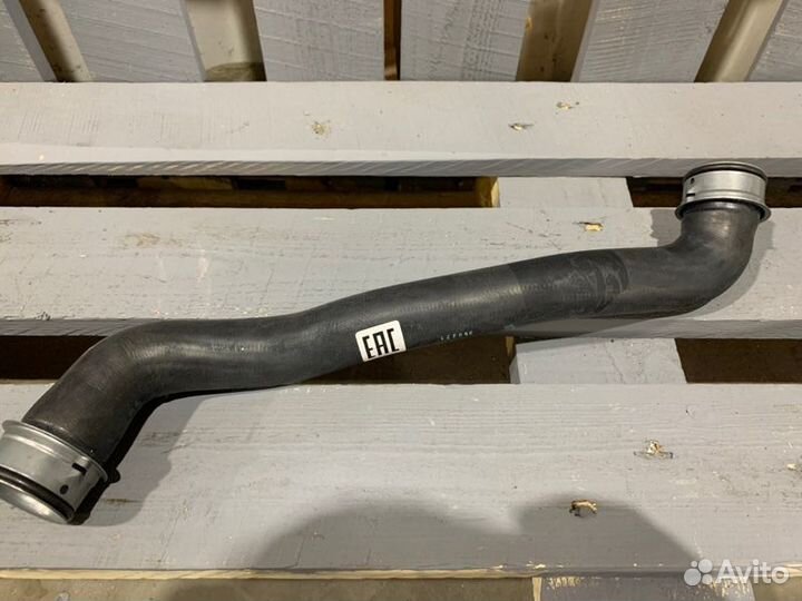 Патрубок радиатора верхний передний Mercedes-Benz