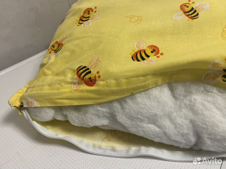 Подушка с наволочкой / лежанка б/у 50х70