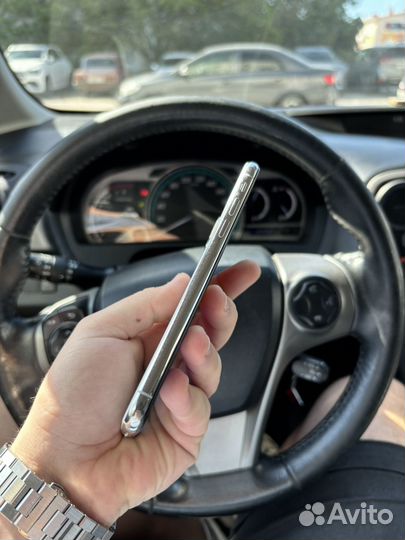 iPhone Xs, 64 ГБ
