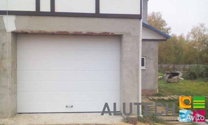 Секционные ворота для гаража alutech