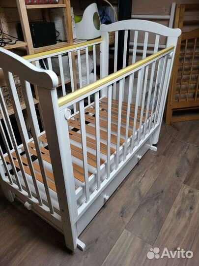 Кроватка, комод, матрас