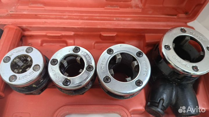 Набор клуппов для нарезания резьбы No Name 4 предмета