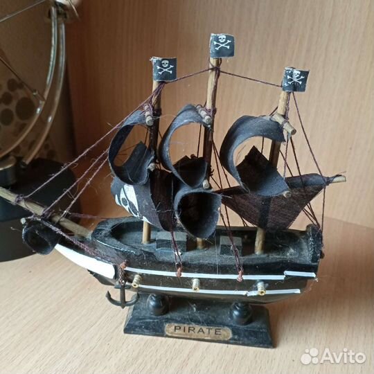 Модель пиратского корабля