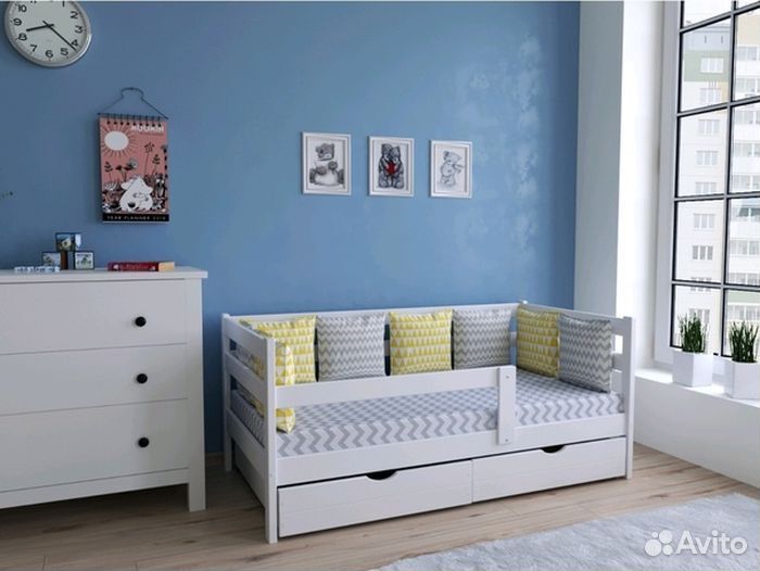 Кроватка с бортиком берёза для малыша софа