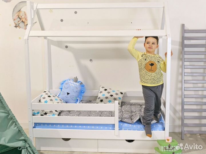 Детская односпальная кровать домик