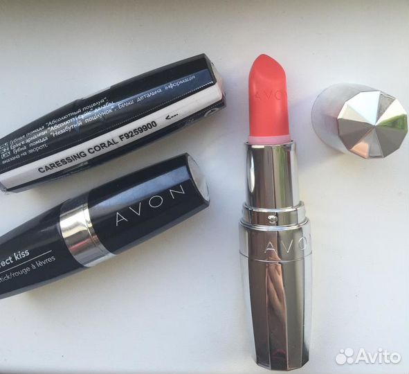 Продам Губную помаду Avon Caressing Coral