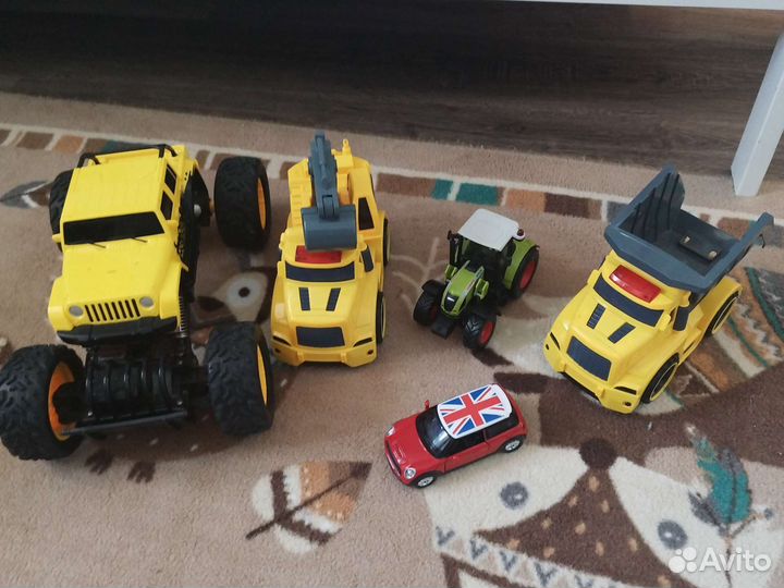 Игрушки пакетом машинки