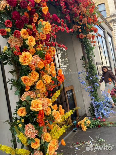 Украшение витрин, оформление входной группы,дизайн