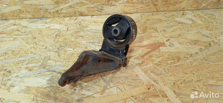 Подушка крепления двигателя передняя Toyota Yaris