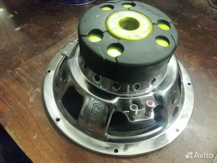 Автомобильный сабвуфер