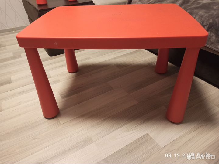 Детский стол и два стула IKEA