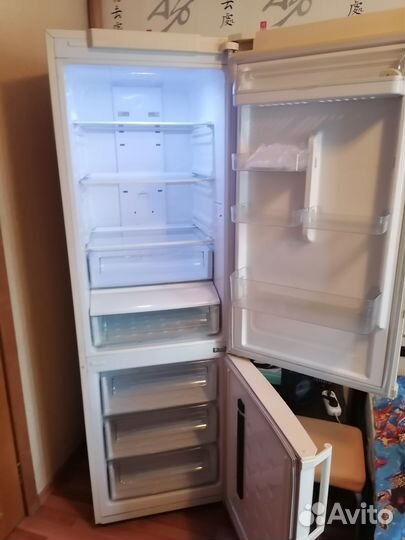 Холодильник Samsung