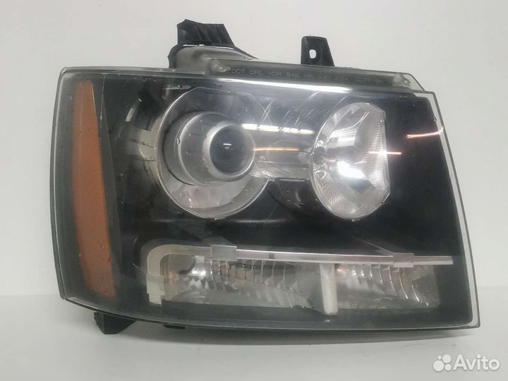 Фара правая Chevrolet Tahoe