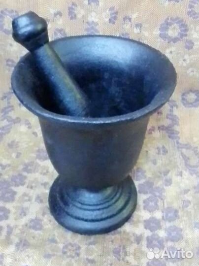 Большая, чугунная ступка с пестиком