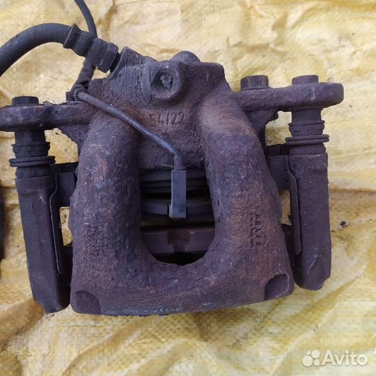 Bmw e87 суппорт тормозной передний