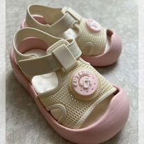 Новые детские босоножки