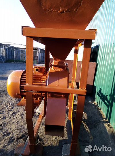 Зернодробилка