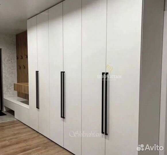 Шкаф белый, темный