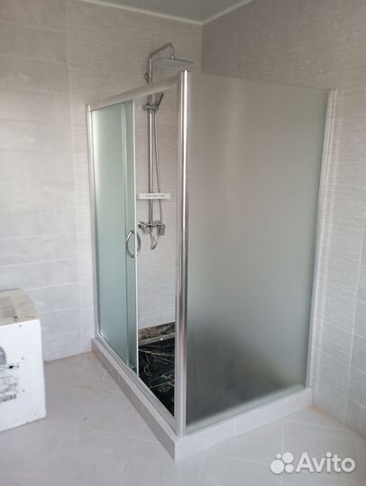 Сборка душевой кабины и ограждения / перегородок