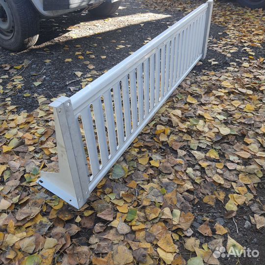 Полка металлическая,элемент ограждения