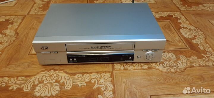 Видеомагнитофон jvc