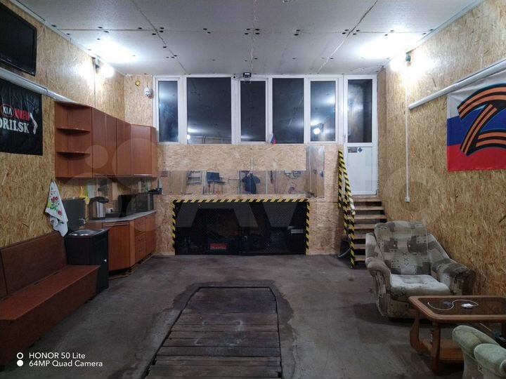 Гараж, > 30 м²