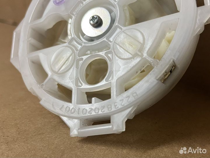 Моторчик левого зеркала Toyota Camry 70