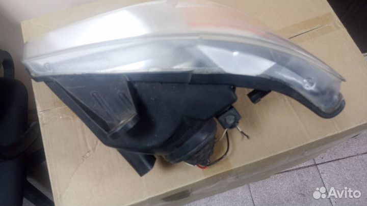 Фары Chrysler Voyager 5